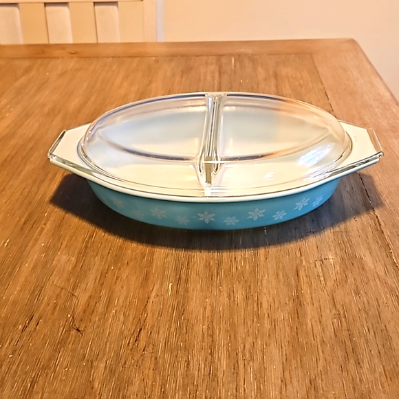 Pyrex Other - Vintage Pyrex "Snowflake" 1 1/2 qt with Lid